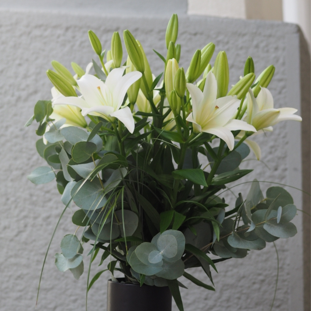 Weißer Lilien-Strauß