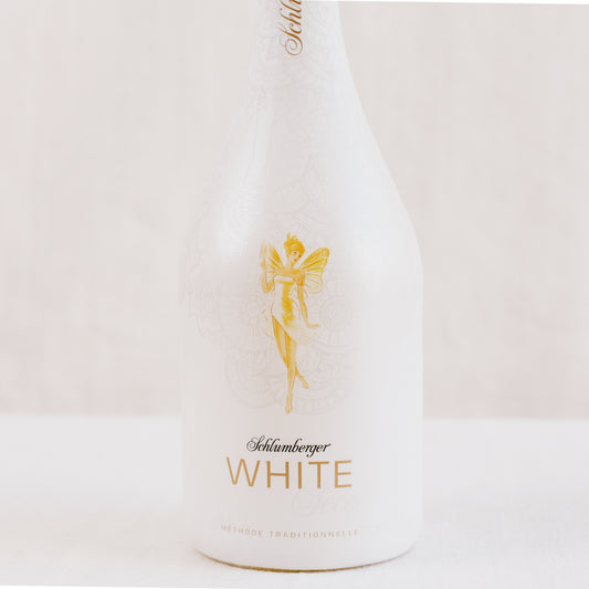 Edler Schlumberger-Sekt, Sparkling Brut Klassik „ganz in weiß“ mit goldenem Engel auf weißem Grund / Etikett