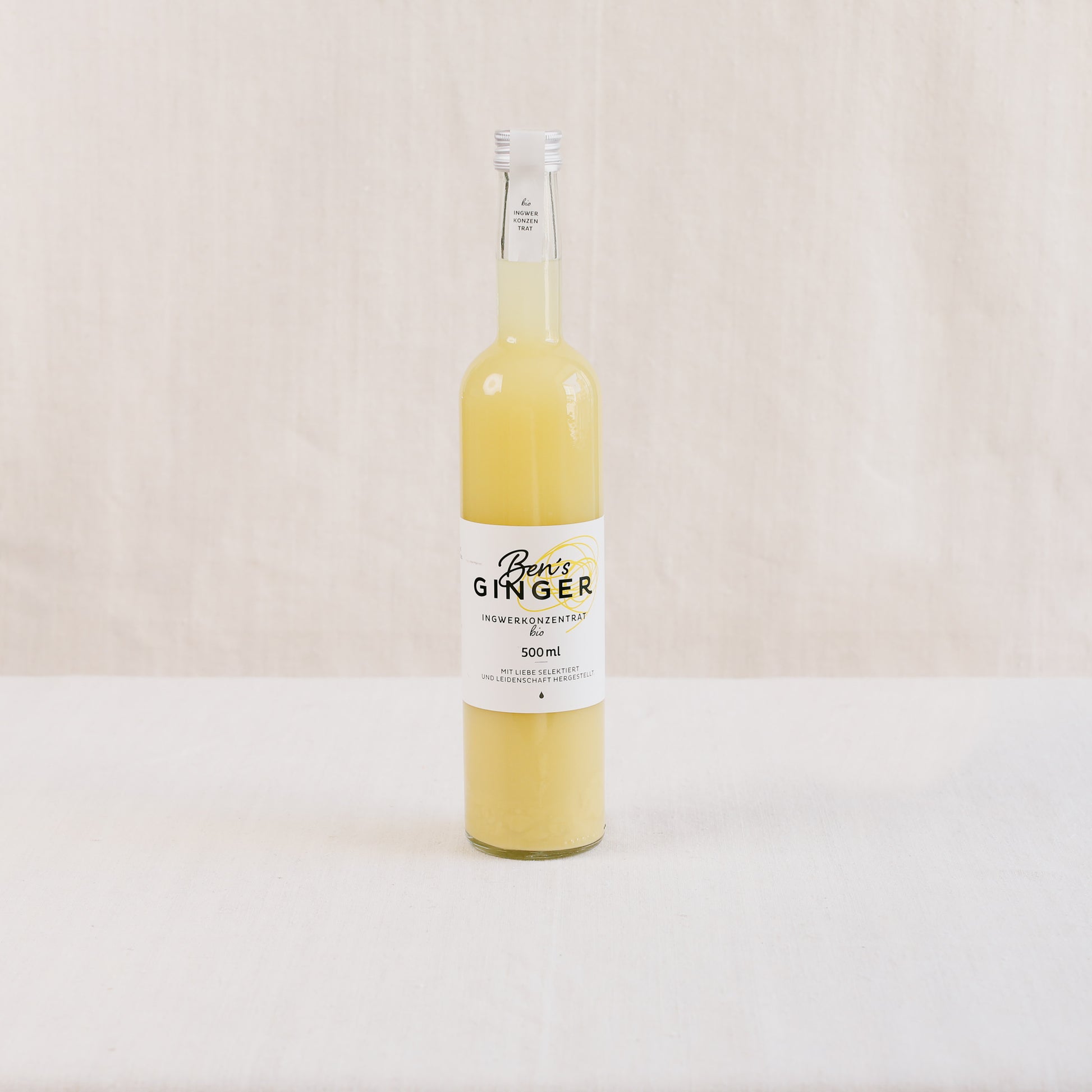 Eine Flasche (0,5 l ) Ingwer-Konzentrat der Firma Ben's Ginger