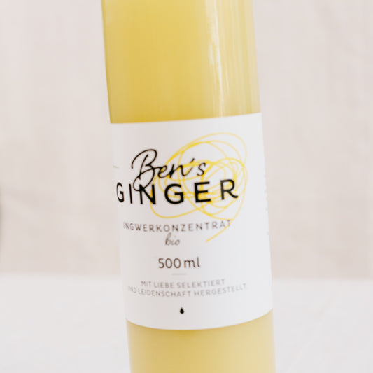 Eine Flasche (0,5 l ) Ingwer-Konzentrat der Firma Ben's Ginger-Etikett